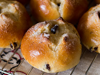 Butter-top Sugar Raisin Buns