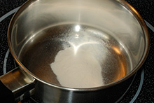 Kanten (agar agar) powder in a pan