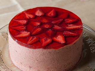 Akemi’s Famous Strawberry Mousse Cake